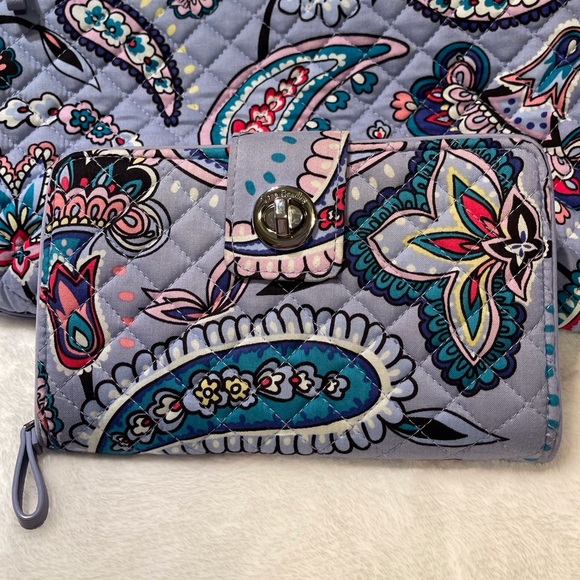 NWOT Vera Bradley LG Iconic On the Go “Makani Paisley”-w/Wallet - Picture 16 of 16
